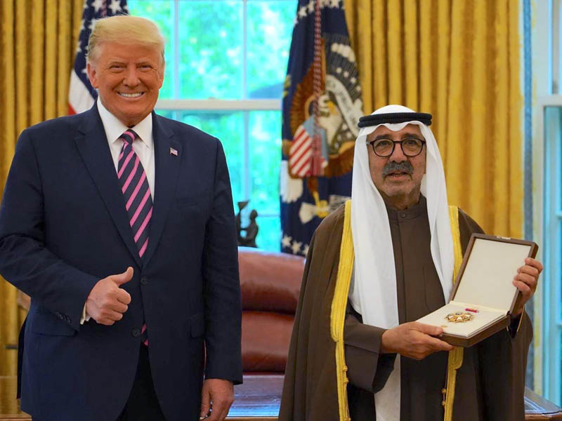 ناصر صباح الأحمد الصباح يستلم تكريم الولايات المتحدة الأمريكية لسمو الأمير من الرئيس دونالد ترامب